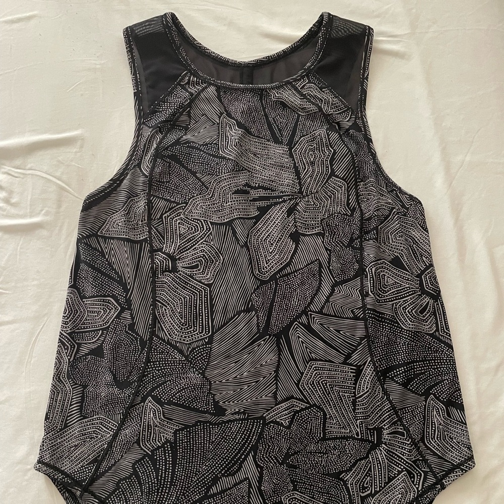 Lululemon sculpt tank top size 4/6 or small - Excellent